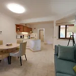 אתר נופש Four Seasons 4*