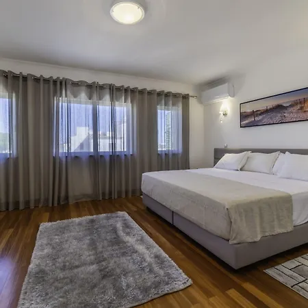 フォー シーズンズ リゾート 4*