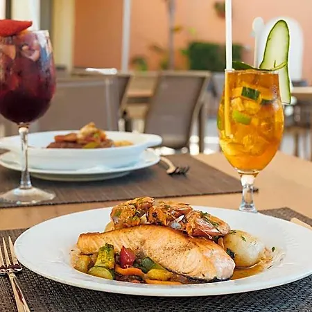 Üdülőközpont Four Seasons 4*