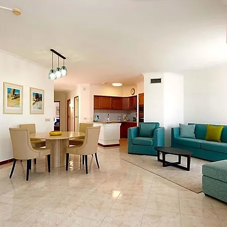 Üdülőközpont Four Seasons 4*