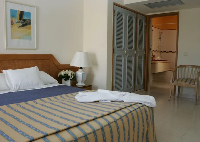 Four Seasons 4* فيلامورا