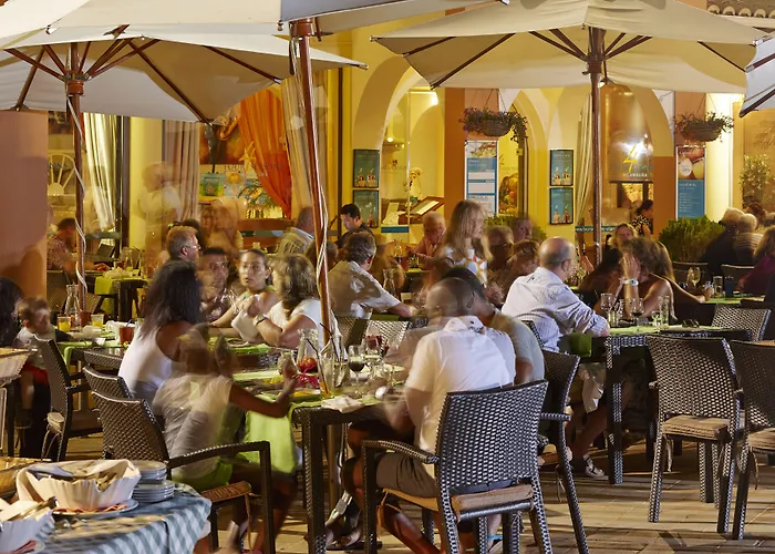 Four Seasons فيلامورا