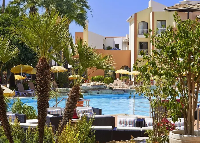منتجع Four Seasons 4*