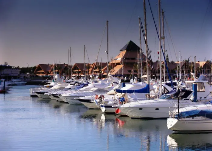 منتجع Four Seasons 4*