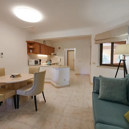 Üdülőközpont Four Seasons 4*